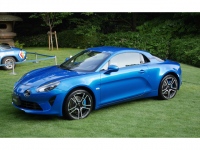 在日仏大使館公邸でお披露目となった新型「アルピーヌA110プルミエール・ エディション」、世界で1955台、日本で50台の限定モデルだ。価格は790.0万円