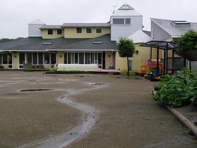 厚生労働省は6月1日、学童保育の定員について2019年度から23年度までの5年間で新たに30万人分の受け皿を整備することを発表した。学童保育の定員拡充によって小1の壁が解消されるかに注目だ。