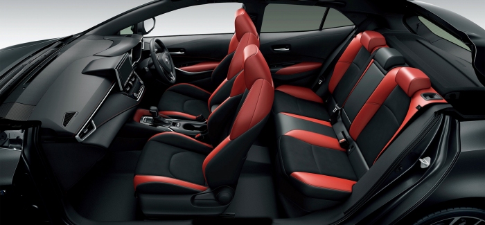 カローラスポーツ HYBRID G"Z" インテリア（内装色: センシャルレッド）