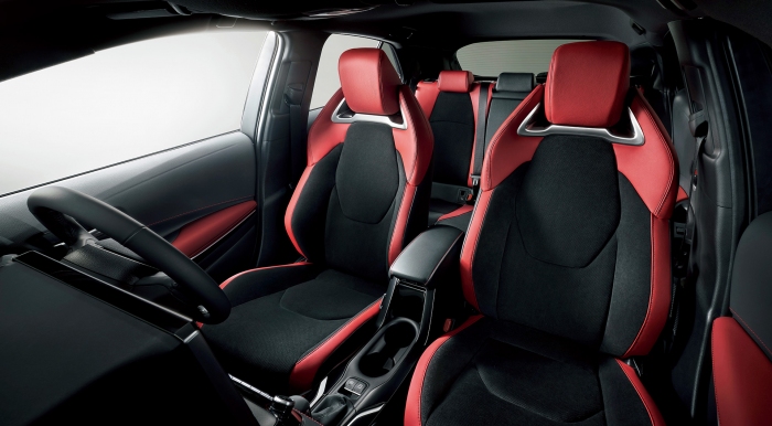 カローラスポーツ HYBRID G"Z" インテリア（内装色: センシャルレッド）