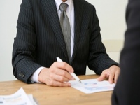 厚労省が「平成29年度個別労働紛争解決制度の施行状況」を公表。総合労働相談件数は前年度比2.3%と減少したものの110万4758件と10年連続で100万件超。内容は「いじめ・嫌がらせ」が6年連続トップ。