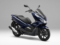 PCX HYBRID（パールダークナイトブルー）。（画像：本田技研工業発表資料より）