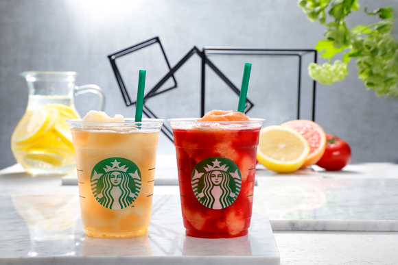 「 ハーバルレモネード（左）とグレープフルーツ&トマト（右）」（写真：スターバックスの発表資料より）