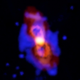 アルマ望遠鏡と米国ハワイのジェミニ望遠鏡で観測したこぎつね座CK星。赤色がアルマ望遠鏡で検出したフッ化アルミニウムを表す。
Credit: ALMA (ESO/NAOJ/NRAO), T. Kamiński & M. Hajduk; Gemini, NOAO/AURA/NSF; NRAO/AUI/NSF, B. Saxton