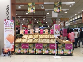 「2017年8月タンフーセラドン店での福島県産梨販売時の様子」（写真：イオンの発表資料より）