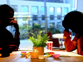 2016年9月に内閣官房に「働き方改革実現推進室」が設置されたことで「働き方改革」という言葉の認知が一気に拡がったが、2年経った今、実際に働き方改革は進んでいるのだろうか 2016年9月に内閣官房に「働き方改革実現推進室」が設置されたことで「働き方改革」という言葉の認知が一気に拡がったが、2年経った今、実際に働き方改革は進んでいるのだろうか