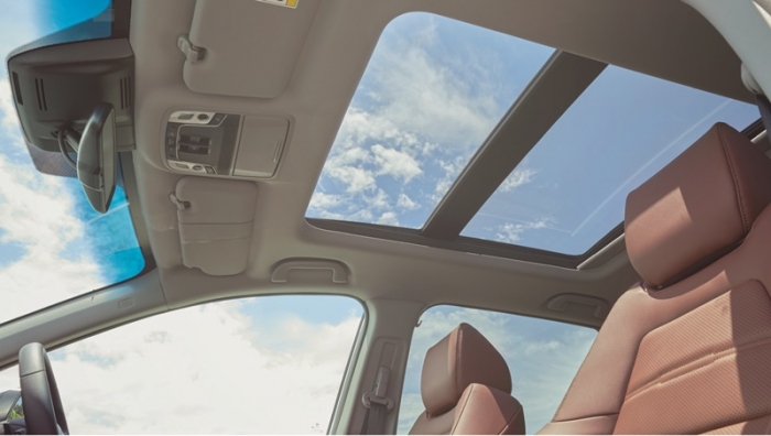 電動パノラミックサンルーフ