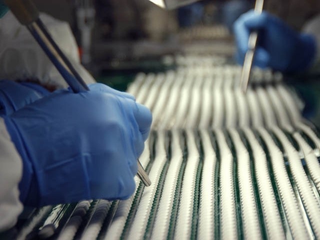 農林水産省は食品への異物混入を防止するため、検品作業の自動化への技術開発を2019年度から行う。いずれは企業が自信をもって、製造段階では異物混入があり得ないと言い切れる時代が来るのかもしれない。