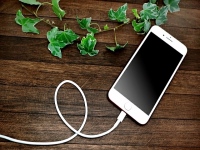 IDC Japanが国内携帯電話市場実績値を発表。2018年第2四半期の携帯電話出荷台数は前年同期比0.9%増の717万台、ほぼ横ばい。アップル出荷が7.9%減の影響。Android系のみでは9.9%増。