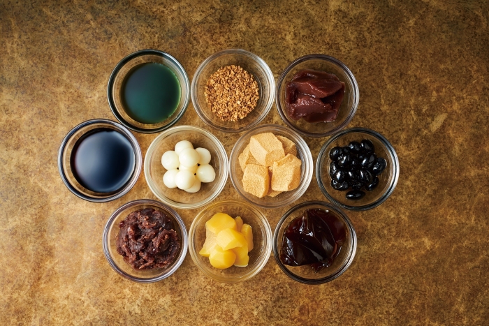 「生・チーズソフトクリーム　京都産宇治抹茶・ほうじ茶」のトッピング