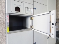 国土交通省は住民が不在でも荷物を受け取ることができるよう、宅配ボックス設置の規制を緩和する方針を固めた。再配達率を下げ、ドライバーの負担軽減や環境問題対策ともなる。