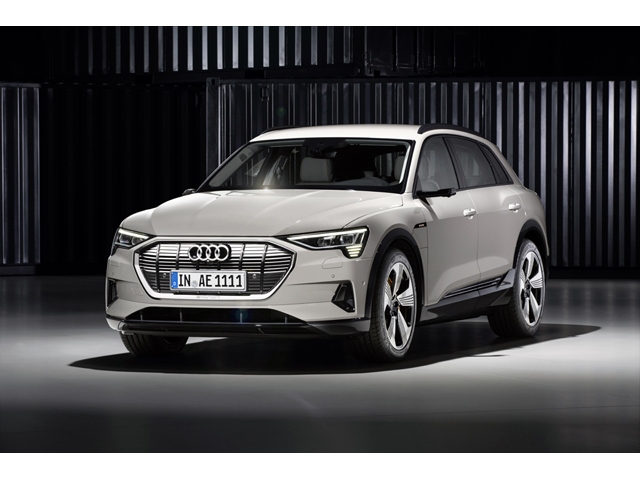 2015年までに12機種の電気自動車発売を掲げるアウディ、初の電動モデルSUV「Audi e-tron」を米サンフランシスコでワールドプレミアした
