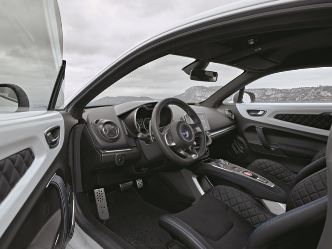 アルピーヌ A110ピュア（画像はルノーの発表資料より）