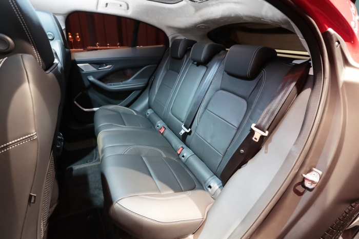 インテリア(画像: ジャガー・ランドローバー・ジャパンの発表資料より)