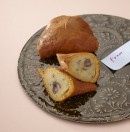 「菊里松月」いもっち1個(写真:高島屋の発表資料より) 「菊里松月」いもっち1個(写真:高島屋の発表資料より)