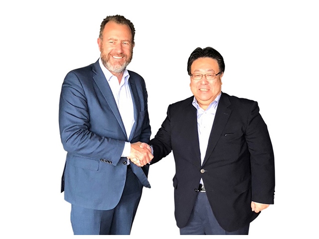 GM社長のダン・アマン氏と本田技研代表取締役副社長の倉石誠司氏