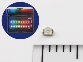 ロームが開発に成功した小型・高出力のレンズ付きLED「CSL0901/0902 シリーズ」。車載スピードメーターの光漏れ対策を不要にし、アプリケーションの省スペース化および信頼性向上に貢献する。 「左上デモ機:上段/新製品、下段/従来品」 ロームが開発に成功した小型・高出力のレンズ付きLED「CSL0901/0902 シリーズ」。車載スピードメーターの光漏れ対策を不要にし、アプリケーションの省スペース化および信頼性向上に貢献する。 「左上デモ機:上段/新製品、下段/従来品」