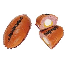 「おいも＆ホイップパン（熊本県産さつまいも入りクリーム使用）」（写真：ファミリーマートの発表資料より）