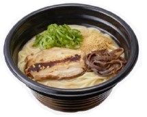 「熊本風豚骨ラーメン」（写真：ファミリーマートの発表資料より）