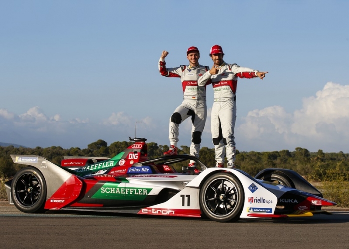 Audi e-tron FE05とダニエル・アプトとルーカス・ディグラッシ（画像: アウディジャパンの発表資料より）