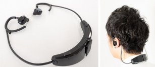 ネックバンド型ヒアラブルデバイス（写真：NECの発表資料より）