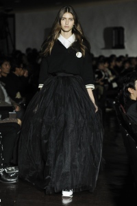 オニツカタイガー　早稲田大学キャンパスで2019春夏コレクション発表