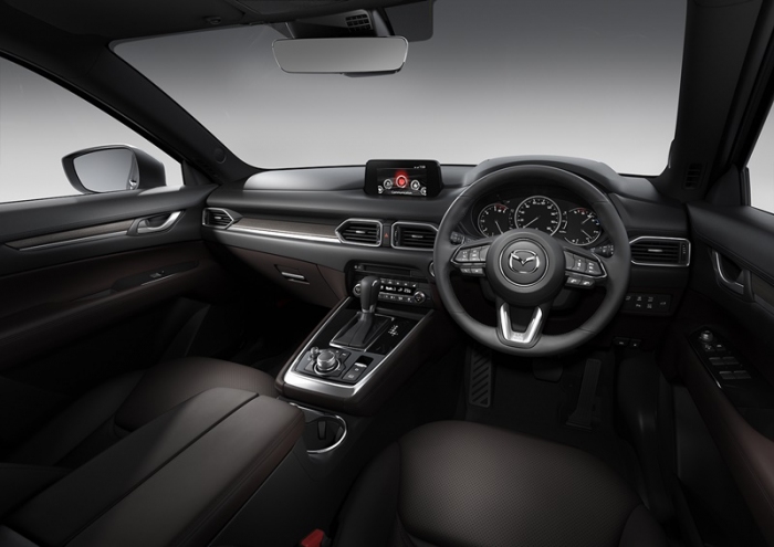 「XD L Package」ディープレッド内装