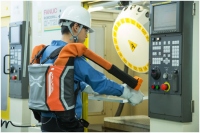 ＰＡＬＴＥＫ＜７５８７＞（東２）は、東京理科大学発ベンチャーのイノフィス（東京都新宿区）が開発した、人の手で重量物を取り扱うシーンにおいて、腕と腰の動きを補助し、作業効率の向上や身体負担の軽減を図る装着型バランサー「マッスルアッパー」の販売を、１０月から開始した。