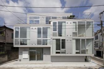 「東京合宿所」の外観。(画像: リオン不動産の発表資料より)