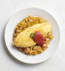 「お米のかわりに食べるカリフラワー」で作った料理の例。（写真：イオンの発表資料より）