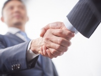 70歳まで働ける制度を設けている企業の割合は過去最高になった。少子高齢化社会がいよいよ進む中、このような制度を作る企業を増やすのが国家の課題となるだろう。