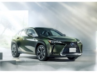 レクサスの新型コンパクトSUV「UX」、写真はハイブリッドの250h“version L”、509.0万円(FF車)、ボディカラーはテレーンカーキマイカメタリック