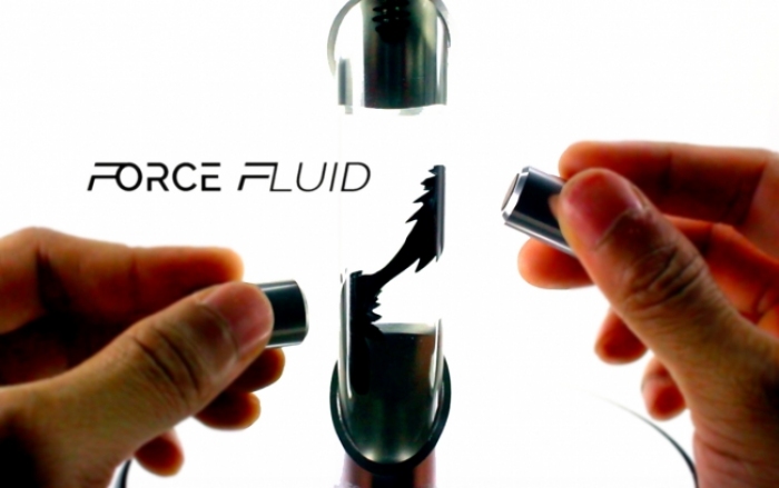 NASAが開発した磁性流体を使った玩具。変幻自在の動きは見ていて飽きない（写真：きびだんごの発表資料より）