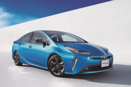 マイナーチェンジしたプリウス。(A“ツーリングセレクション”)(画像: トヨタ自動車の発表資料より)
マイナーチェンジしたプリウス。(A“ツーリングセレクション”)(画像: トヨタ自動車の発表資料より)