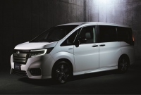 特別仕様車「ステップワゴン・ブラックスタイル」（画像: 本田技研工業の発表資料より）