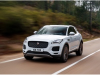 最高出力147kW(200ps)を発揮する2リッター直列4気筒INGENIUMガソリン・エンジンを新たに追加した2019年型「ジャガーE-PACE」、443.0万円から