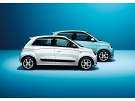 ブルーのボディカラーは限定100台、ホワイトボディカラーは限定50台で発売される限定車「ルノー・トゥインゴ プレイ」、価格は179.0万円 ブルーのボディカラーは限定100台、ホワイトボディカラーは限定50台で発売される限定車「ルノー・トゥインゴ プレイ」、価格は179.0万円