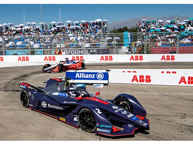 チリのサンティアゴの市街地サーキットで開催されたFIAフォーミュラE選手権の第3戦、アウディ・カスタマーチーム Envision Virgin Racingのカーナンバー2番のサム・バードが優勝