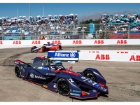 チリのサンティアゴの市街地サーキットで開催されたFIAフォーミュラE選手権の第3戦、アウディ・カスタマーチーム Envision Virgin Racingのカーナンバー2番のサム・バードが優勝
