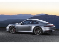 昨年11月のロサンゼルスモーターショーで初公開となったポルシェのアイコン「新型ポルシェ911カレラ4S」、日本では価格1772.0万円で受注開始