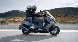 Downtown 125 i ABS。画像は海外仕様のため一部仕様やカラーが異なる。(画像:キムコジャパン発表資料より) Downtown 125 i ABS。画像は海外仕様のため一部仕様やカラーが異なる。(画像:キムコジャパン発表資料より)