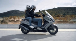 Downtown 125 i ABS。画像は海外仕様のため一部仕様やカラーが異なる。（画像:キムコジャパン発表資料より）