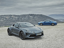 現在日本を含む世界中で約3000台がバックオーダーを抱える新型アルピーヌA110。日本国内でも左ハンドル車を用意していたが、一旦販売を終了する 現在日本を含む世界中で約3000台がバックオーダーを抱える新型アルピーヌA110。日本国内でも左ハンドル車を用意していたが、一旦販売を終了する