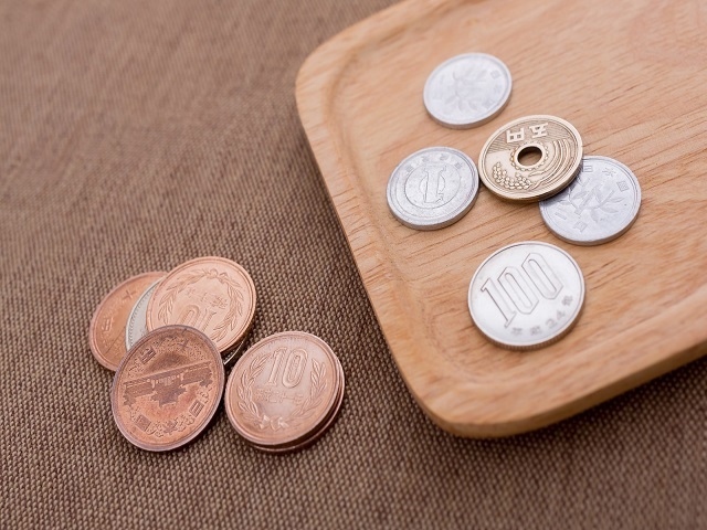 子供の時から「親が働いているからお金がある。」を学ぶことには価値がある。お金の仕組みを小さな時から教えるなら「感謝の気持ち」や「我慢することの大切さ」など人として必要な特質を学ぶ機会にもなる。