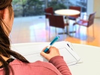 就業するための技能や経験の少ない求職者はトライアル雇用によって就業先が自分にとって適切かを判断することができる。企業側は助成金を受けることができるため、うまく活用することができればお互いにメリットの多い制度として機能するのではないだろうか。