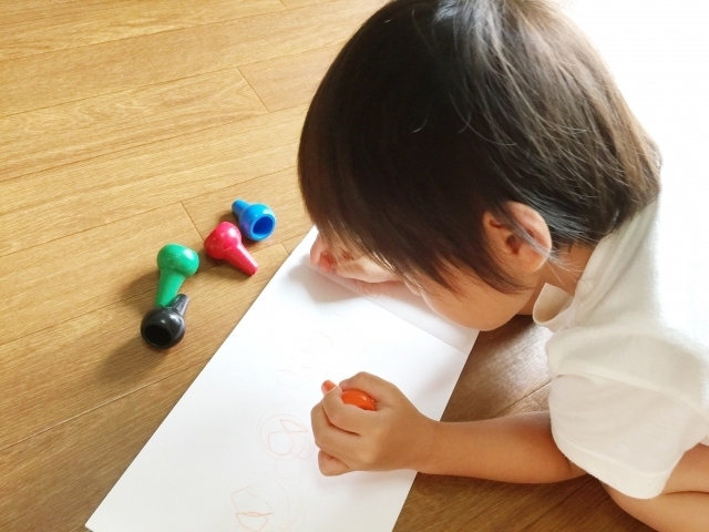 子どもの貧困は普段目に見えにくいだけに深刻である。経済的な困窮により十分な教育を受けられなかったり部活動や習い事を経験できなかったりするなどの問題は、次の世代にも影響を与える。負の連鎖を断ち切るためには貧困問題に対する意識をもつことが求められる。