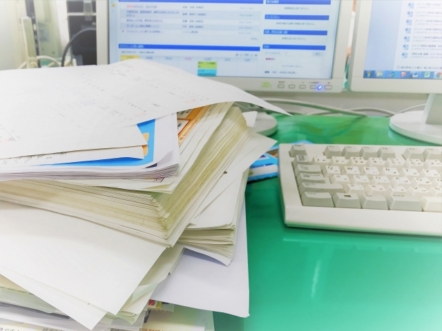 PR総研が中小企業を対象に「働き方改革への取り組みに関する意識調査」を実施。取り組み内容は「過重労働防止」39%、「休暇」36%、「時短」33%。「効果あった」4割。規模による差は見られない。