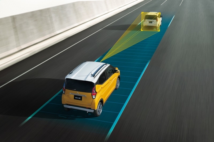 プロパイロット（画像: 三菱自動車工業の発表資料より）