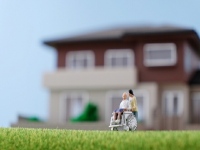 ガネットが「介護離職に関する意識調査」を実施。約8割の者が介護のことを会社に相談しなかったと回答。約2割が介護離職を考えた。介護離職者の約7割「今まで積んできたキャリアがゼロに」。