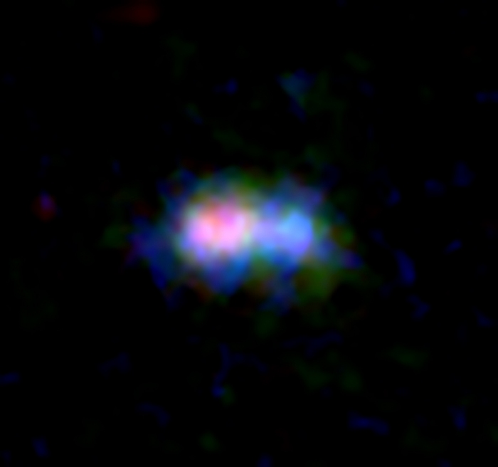 アルマ望遠鏡が捉えた132億光年の距離にある銀河MACS0416_Y1の観測画像。(c) ALMA (ESO/NAOJ/NRAO) NASA/ESA Hubble Space Telescope, Tamura et al.